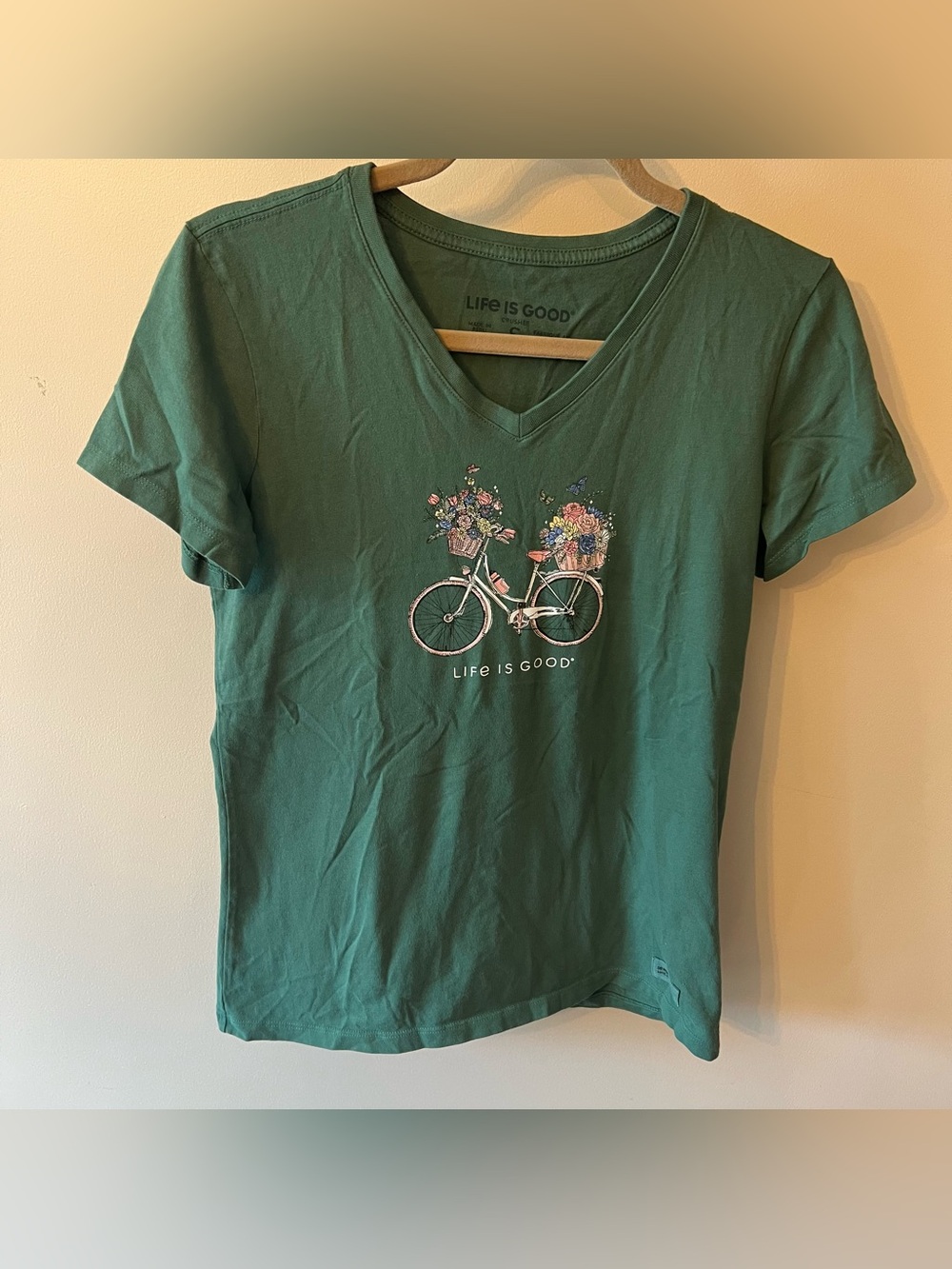 LIFE IS GOOD Bike Flower Baskets Short Sleeve V Neck Crusher Tee Sage Green Sm